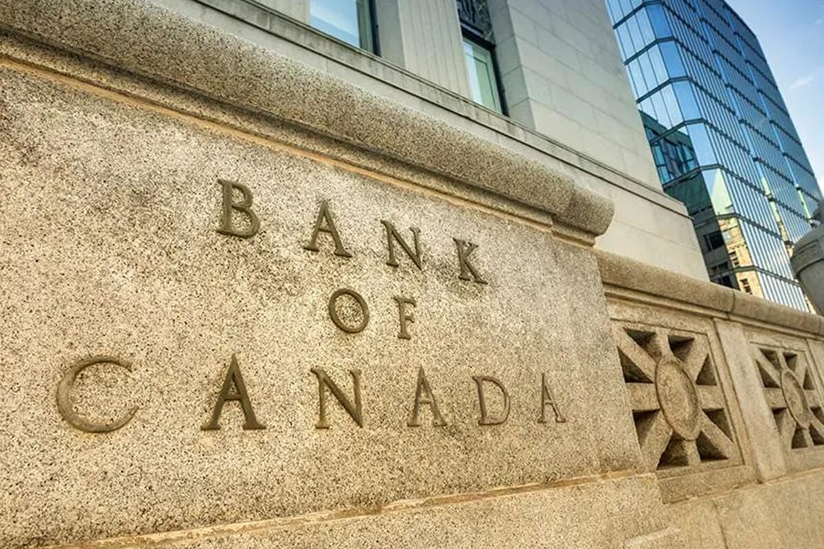 Banco do Canadá mantém juros, mas alerta sobre desaceleração e inflação persistente
