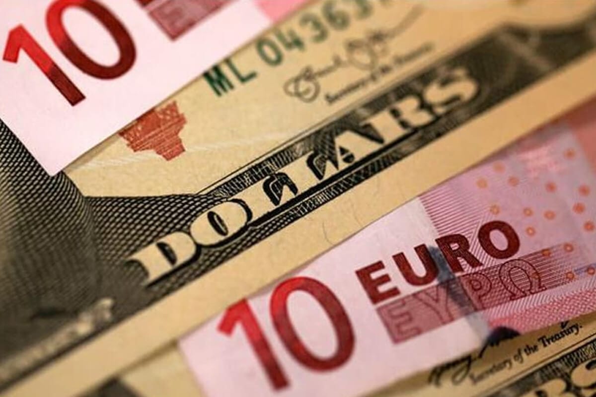 O dólar está mesmo em declínio? O estudo da Fed revela um padrão cíclico surpreendente