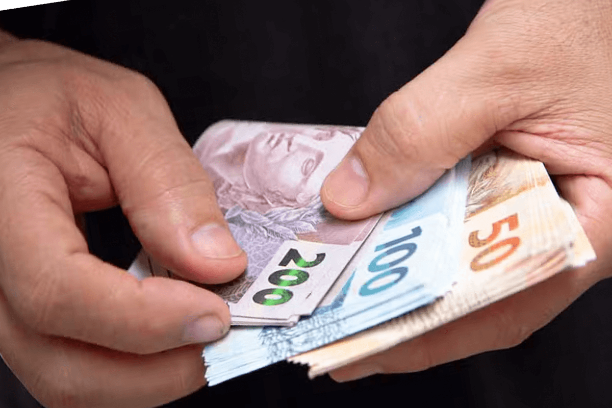 Salário mínimo de R$ 1.621 em 2026 altera cenário fiscal e pressiona despesas públicas