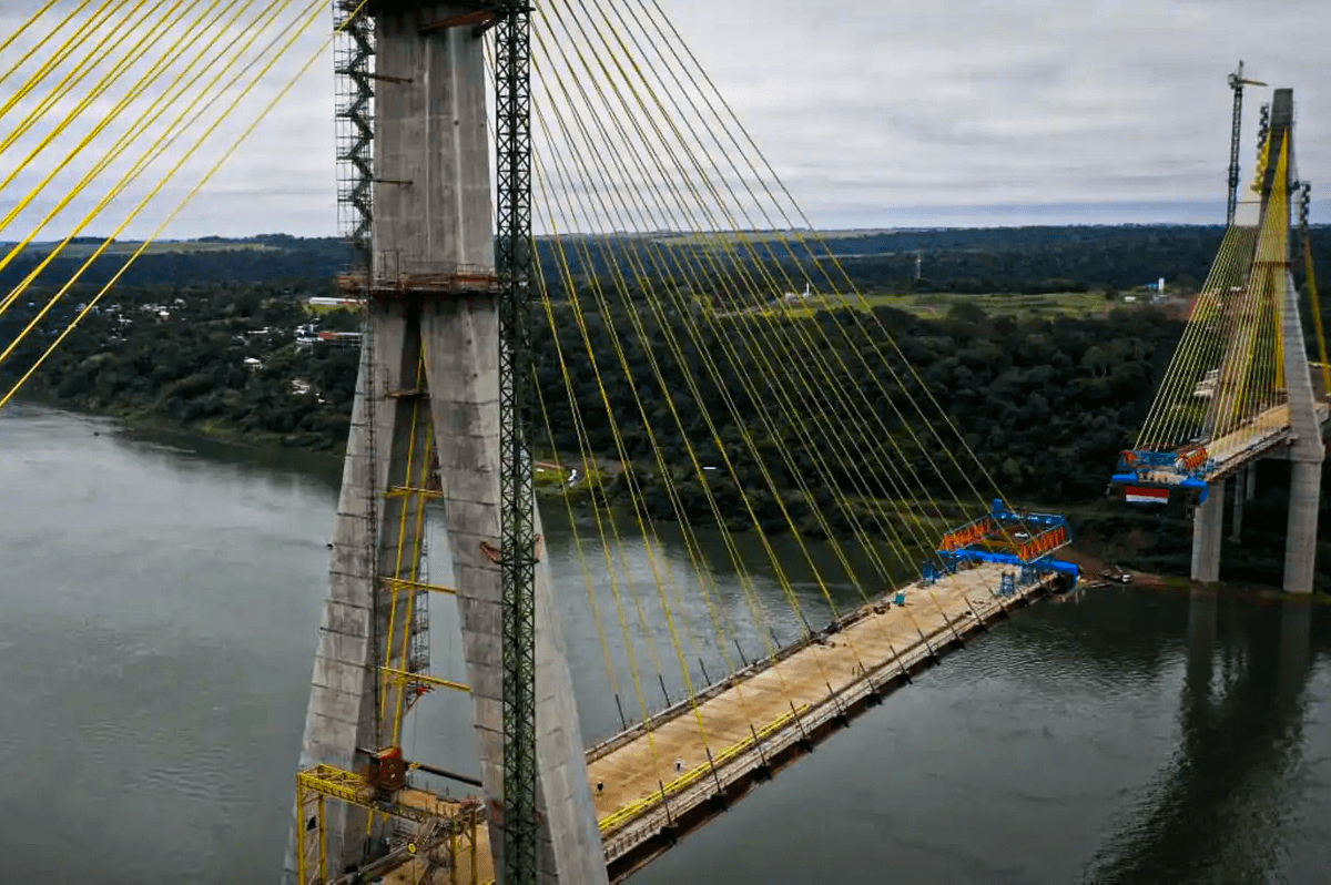 Nova ponte bilionária entre Brasil e Paraguai promete revolucionar rotas comerciais pelo Pacífico e reduzir 15 dias nas entregas
